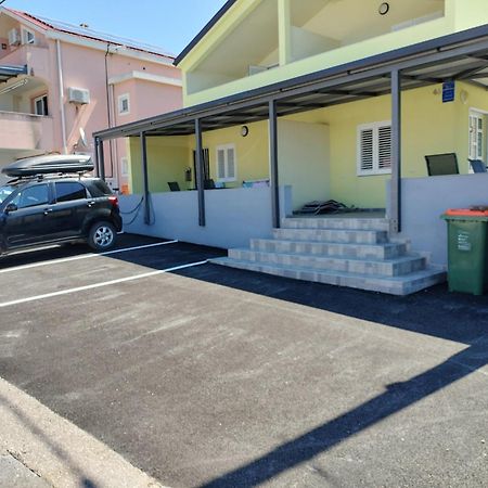 Apartmani Verica Karlobag Eksteriør billede
