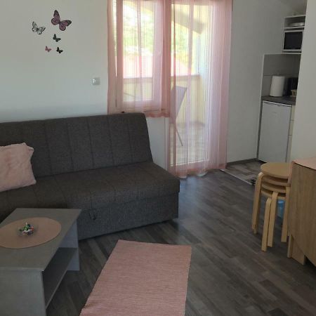 Apartmani Verica Karlobag Eksteriør billede