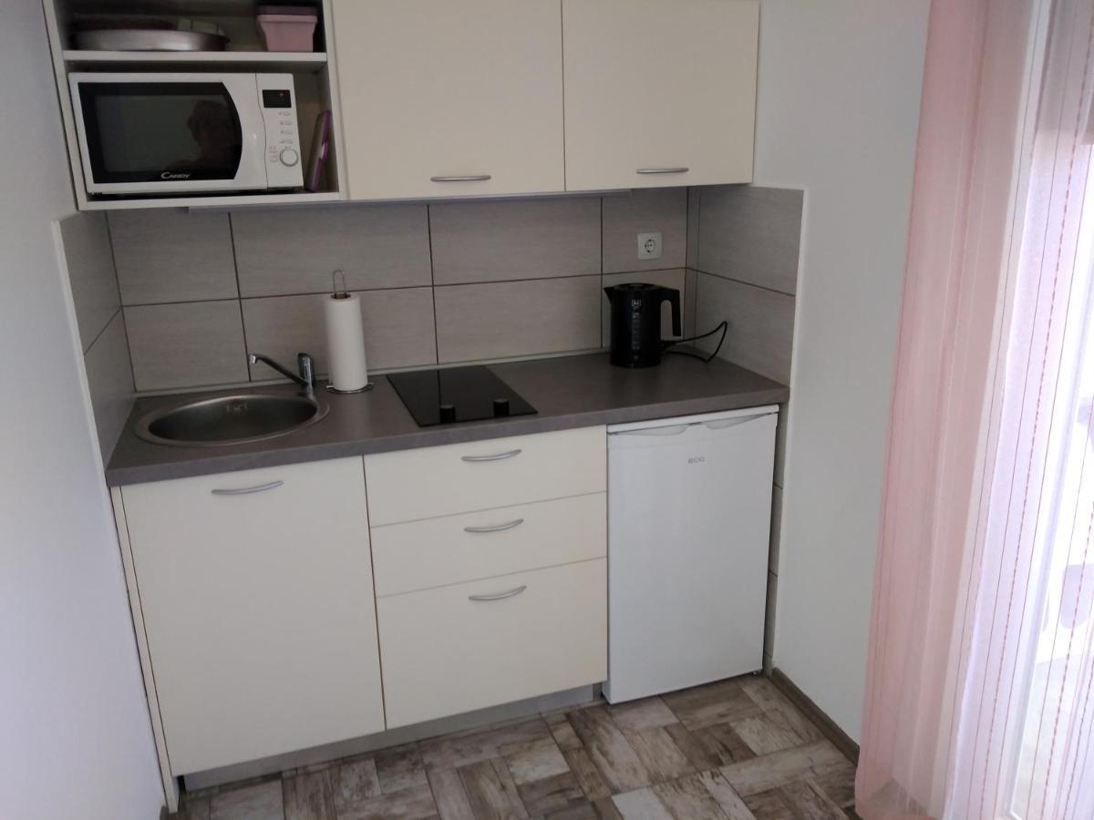 Apartmani Verica Karlobag Eksteriør billede