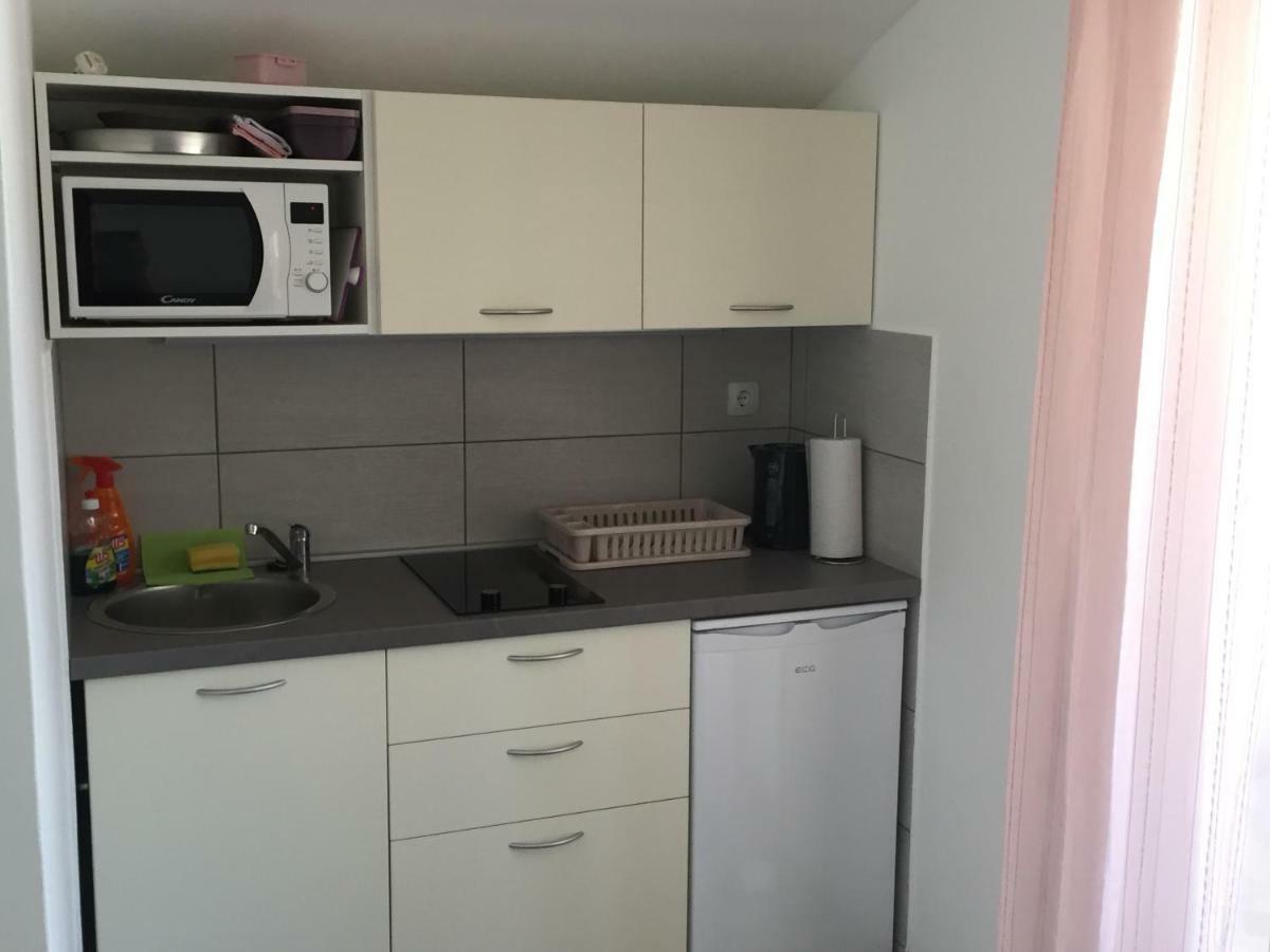 Apartmani Verica Karlobag Eksteriør billede