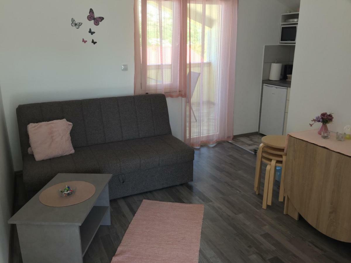 Apartmani Verica Karlobag Eksteriør billede