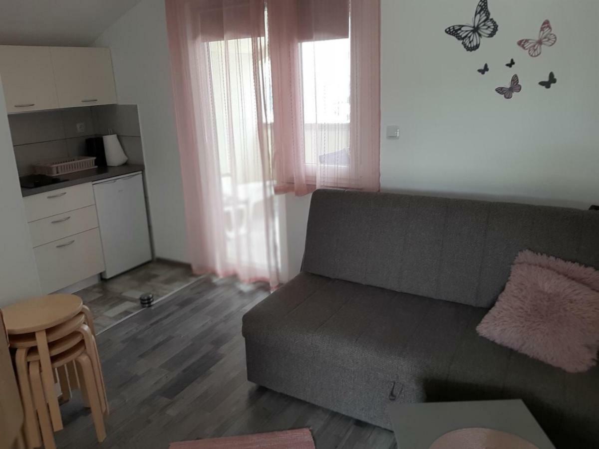 Apartmani Verica Karlobag Eksteriør billede