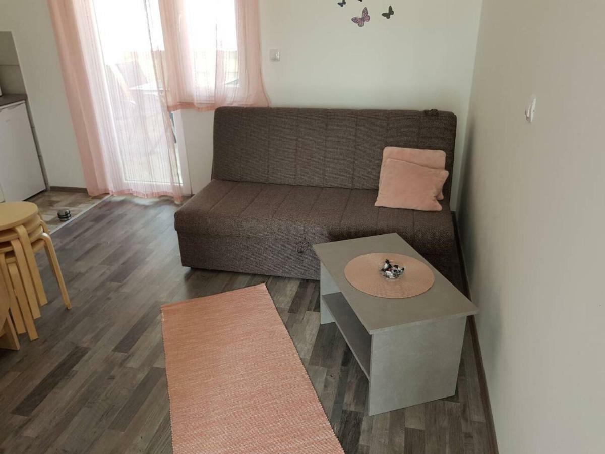 Apartmani Verica Karlobag Eksteriør billede