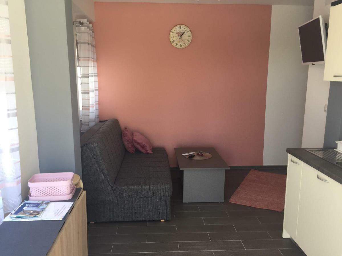 Apartmani Verica Karlobag Eksteriør billede